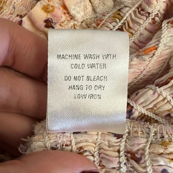 Olivaceous Floral Smocked Cropped Tank‎ Top Womens Size M Pink Multicolor - Picture 6 of 6